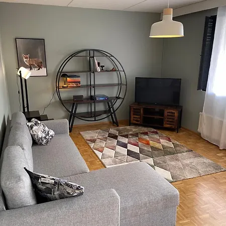 Peaceful Flat Near Nature & City, Bus Connections To The Center & Scv! דירה