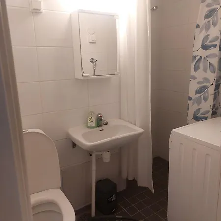 Peaceful Flat Near Nature & City, Bus Connections To The Center & Scv! Huoneisto